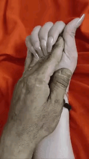 这手可是够辛苦的