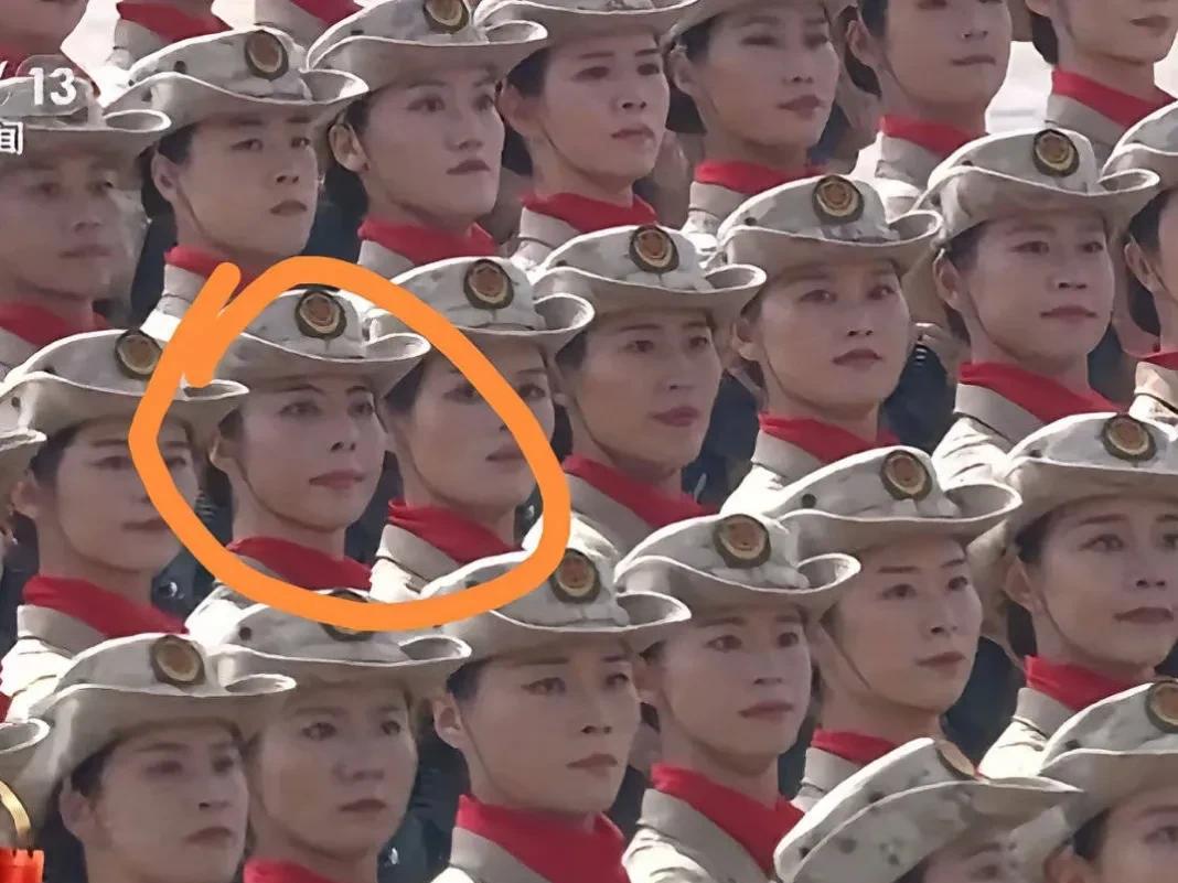 九三阅兵落幕，女民兵卸甲归乡！其实脱下军装完全看不出她们都是当兵的。朋友能看