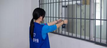 “冲动是魔鬼！”黑龙江齐齐哈尔铁路系统的女职工闫秀红，九年前跟同车间男同事宋某起
