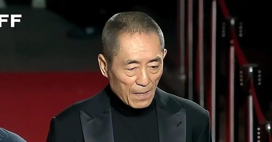 2022年2月，陈婷把“张艺谋妻子”认证删了。那会儿张艺谋刚导完冬奥会。往前推，