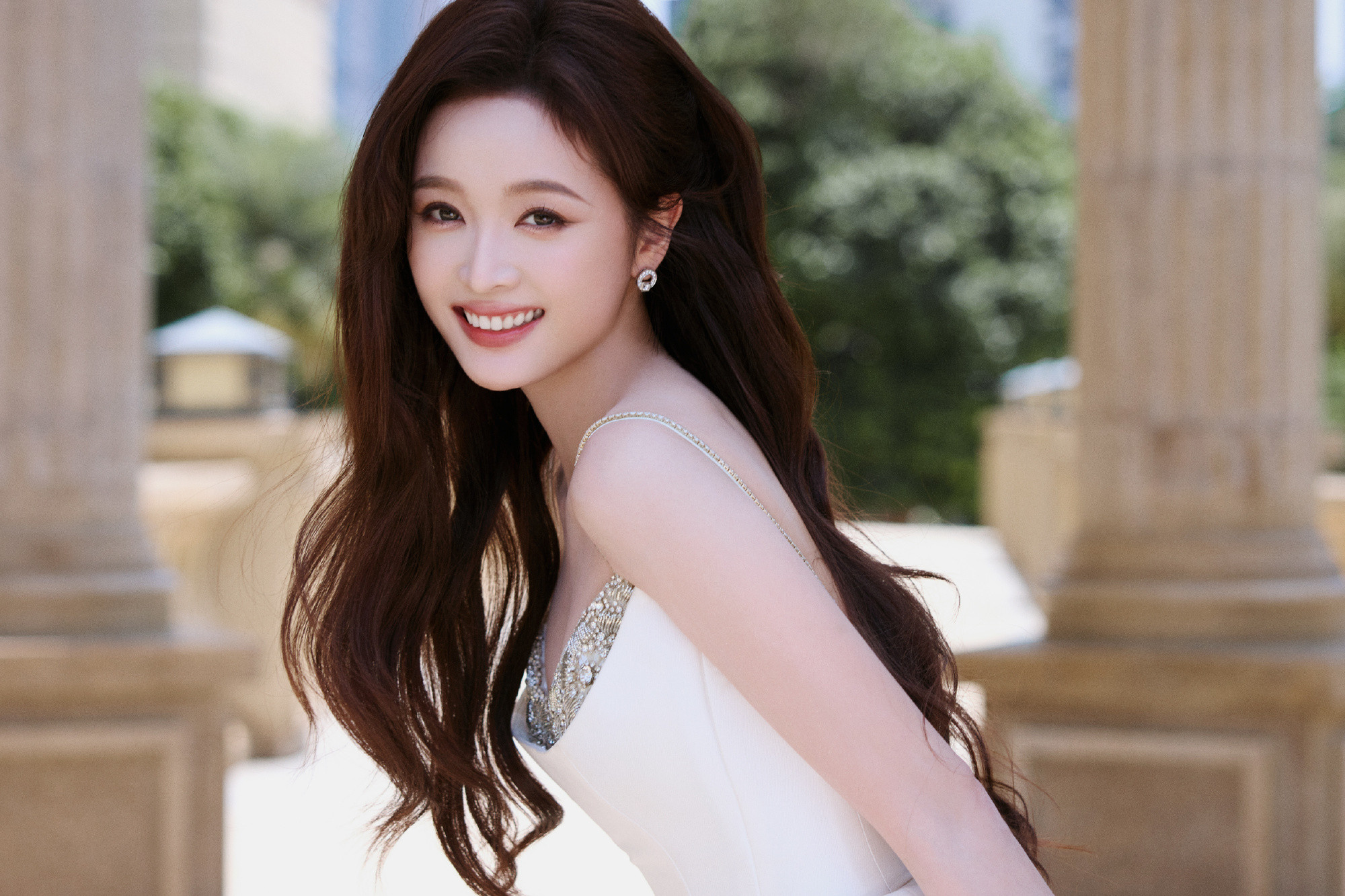 金色彩带雨中的吴宣仪吴宣仪吴宣仪吴宣仪