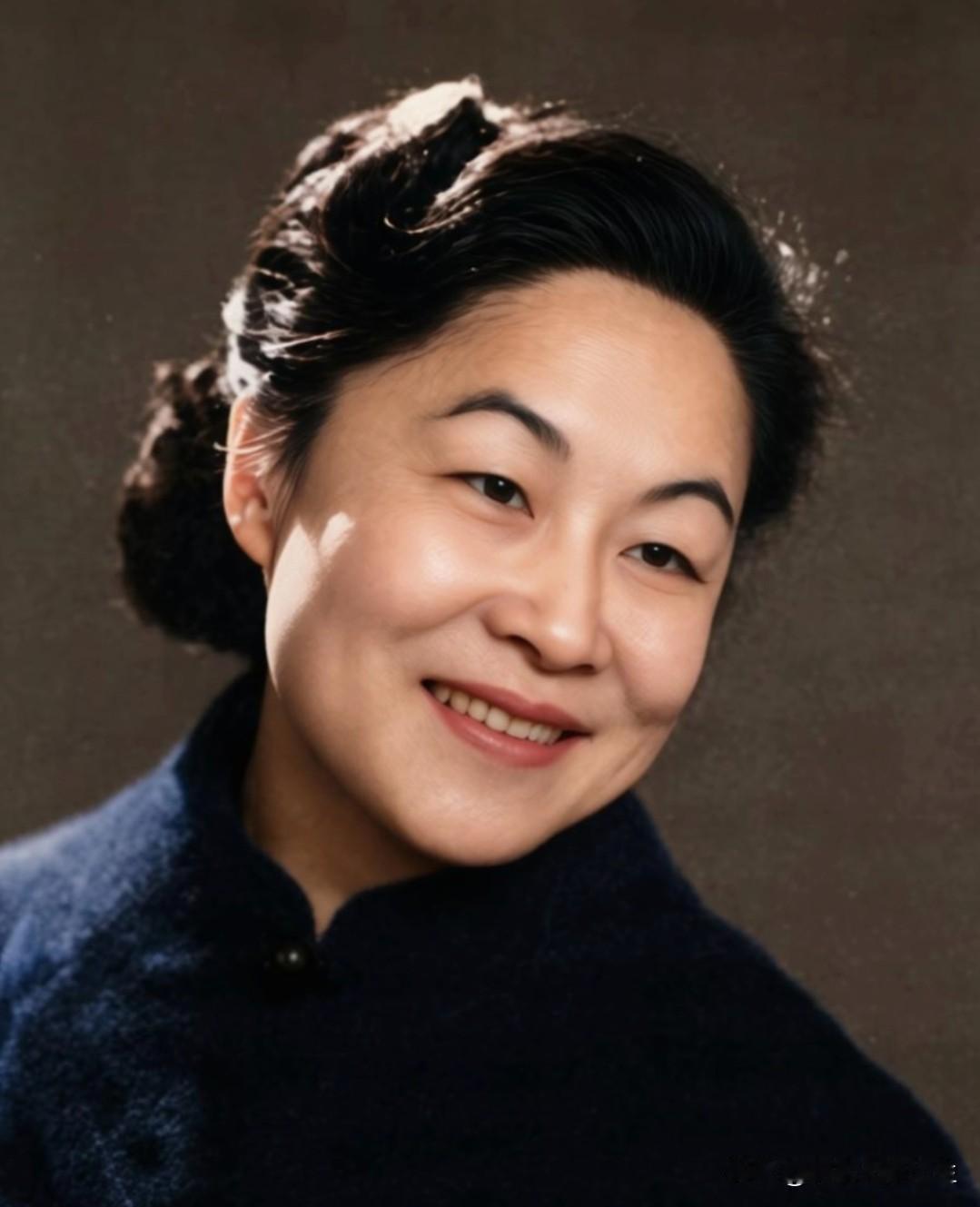 杨绛先生曾说：“人生总有一段路特别难走，抱怨没用，因为时间不会为你停留，哭泣没用