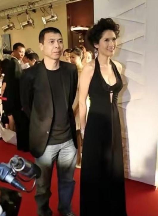 15年前，徐帆砸了沈星的豪宅。15年后，沈星还住在那套4500万的半山区房子里。