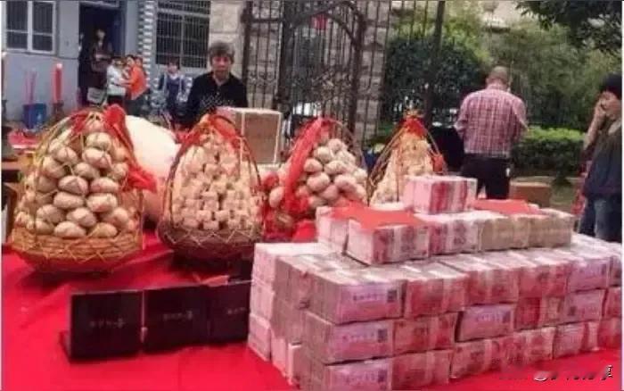 男人想到一个办法对付当今要彩礼的女人。男人说：你要彩礼我可以理解，父母把你养大不