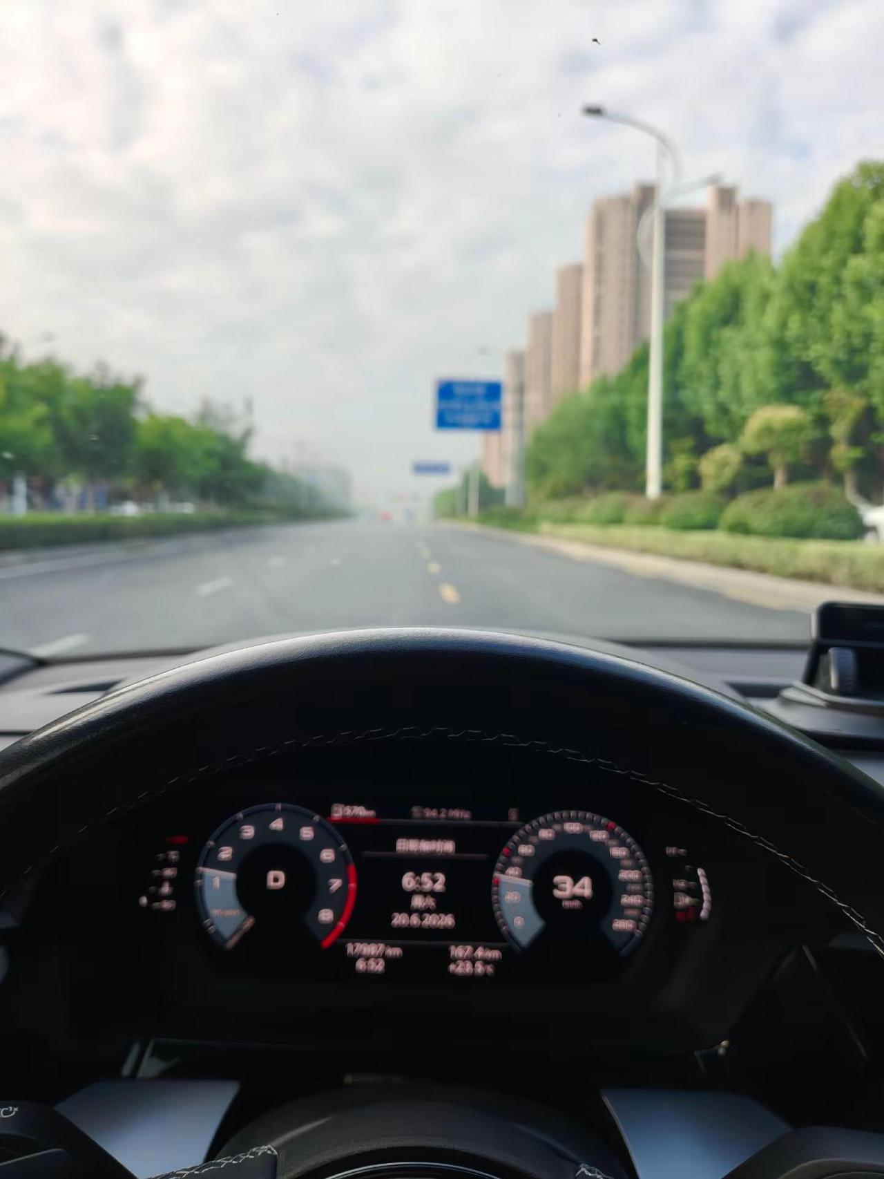 2026赚300万就满足了，你们赚多少满足？放开说，万一实现了呢，这就是玄学[碰