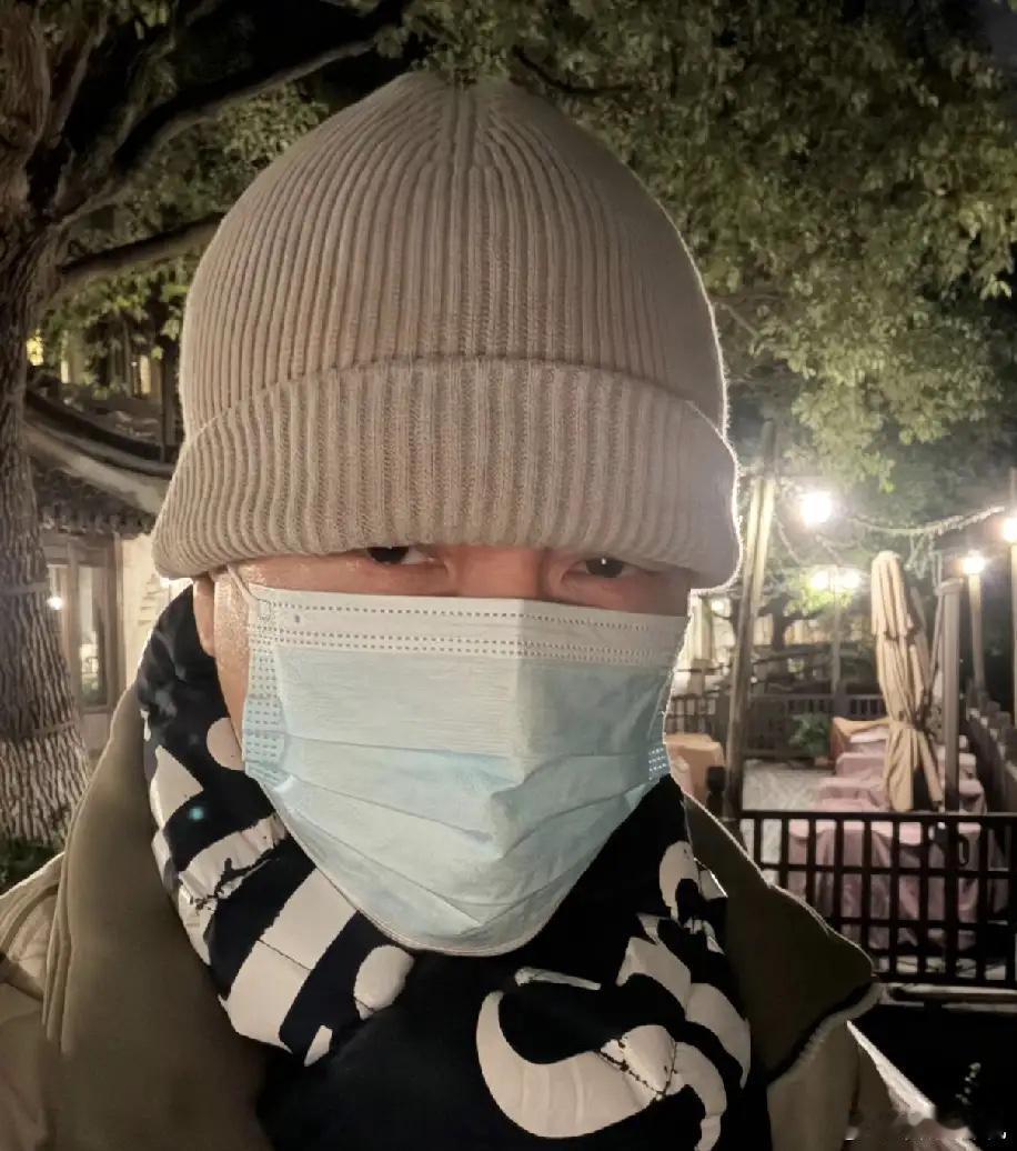 孙红雷,凌晨发文吐槽10月26日,孙红雷突然在社交平台凌晨发文吐槽,内容让人哭笑