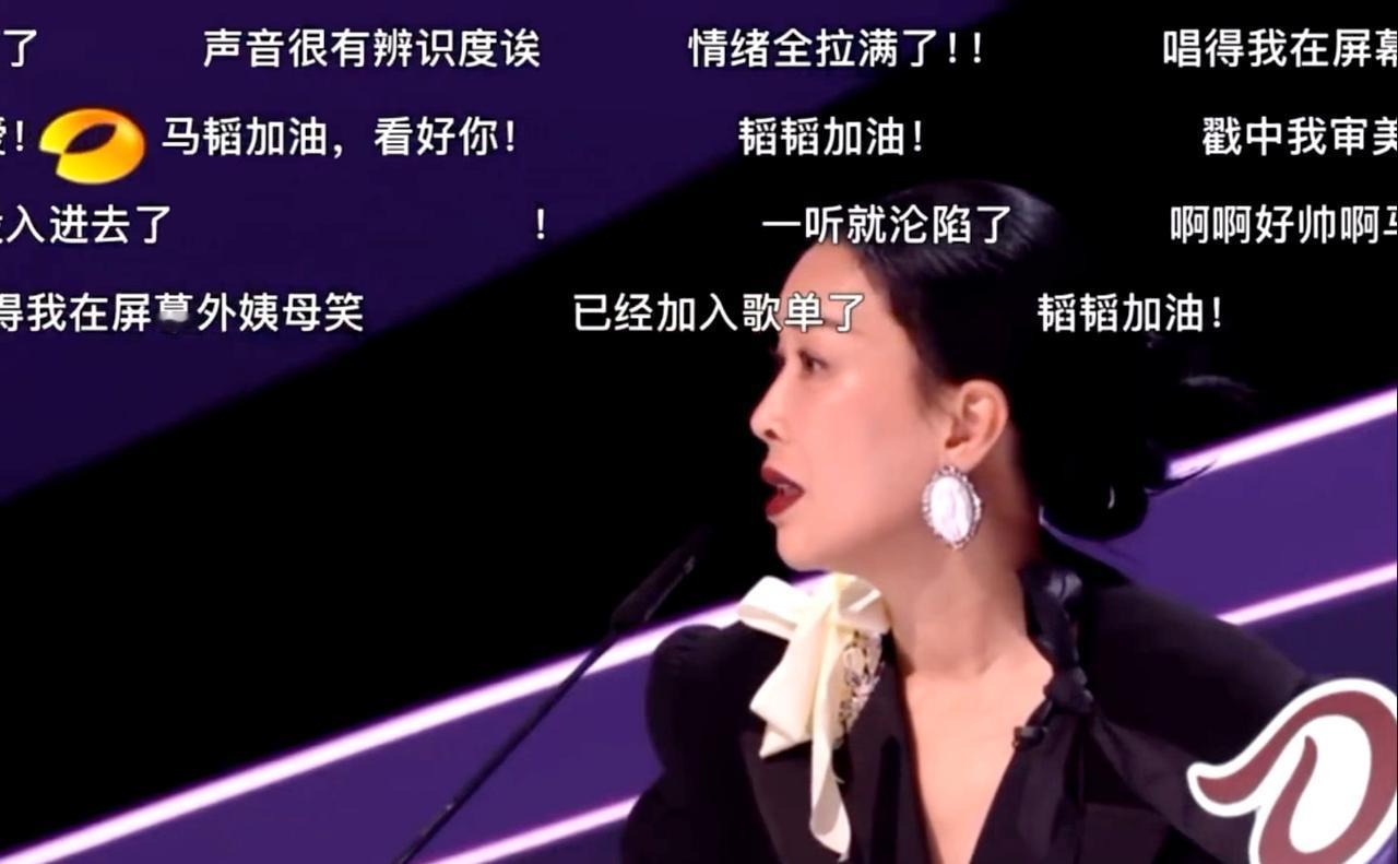 那英直播中质疑芒果投票。太敢了，吓得何炅赶紧让公证员再次确认直播镜头连续晃