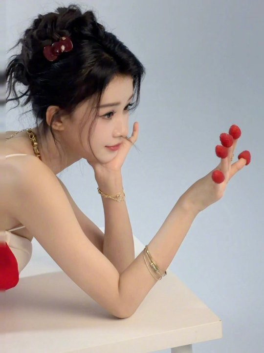 孙怡乘风2026造型图孙怡好漂亮的红裙杀！孙怡盘发红裙杀