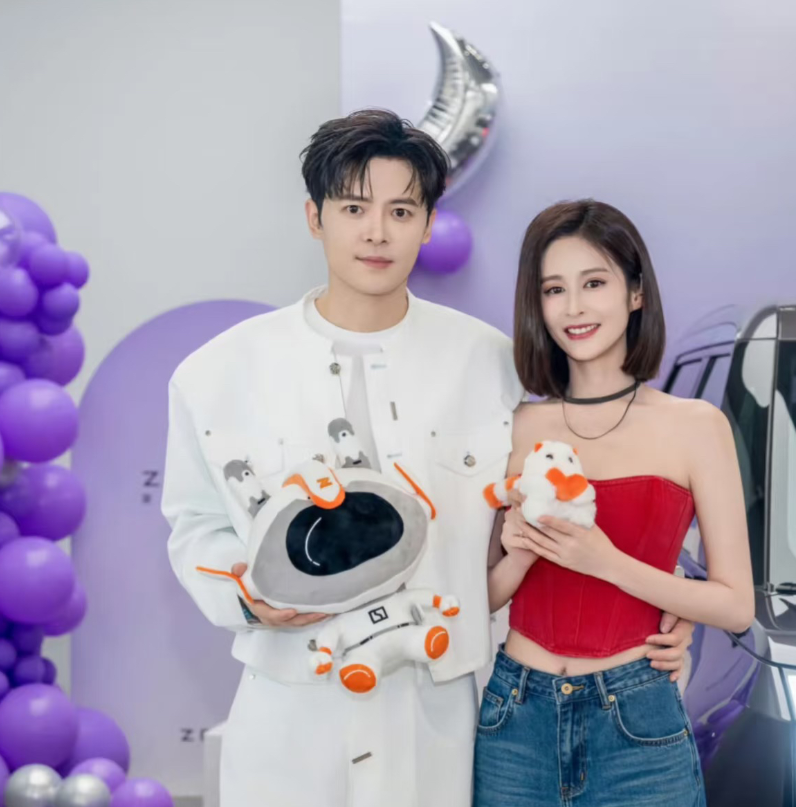 现在全网最有眼光的人恐怕就是颖儿了因为她找了付辛博这么有潜力的男人当老公