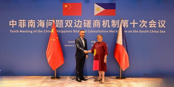 菲律宾主动飞到中国，当场承诺管控南海分歧，愿意谈合作！很多人以为这是中菲关系正常
