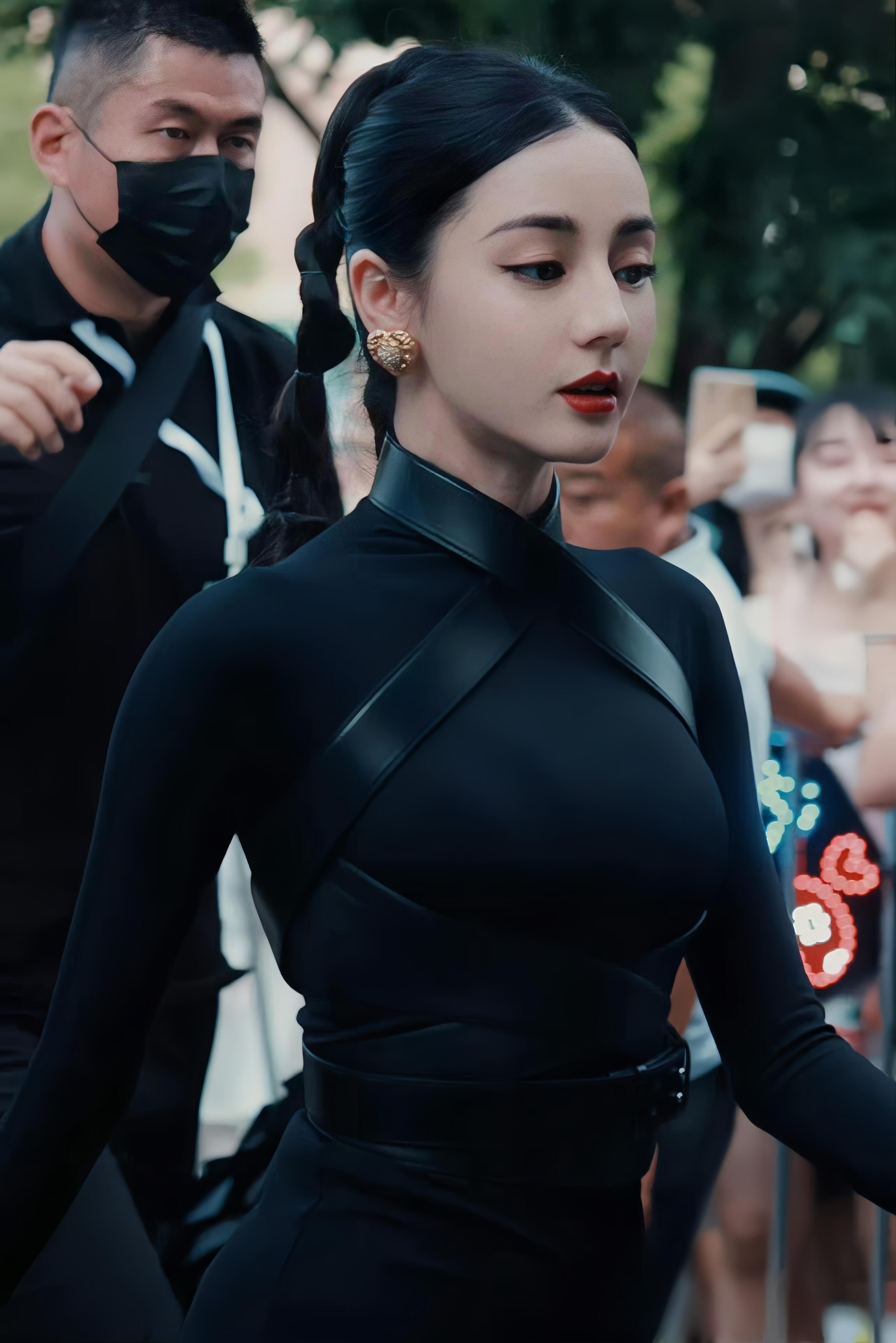 迪丽热巴这身材逆天了