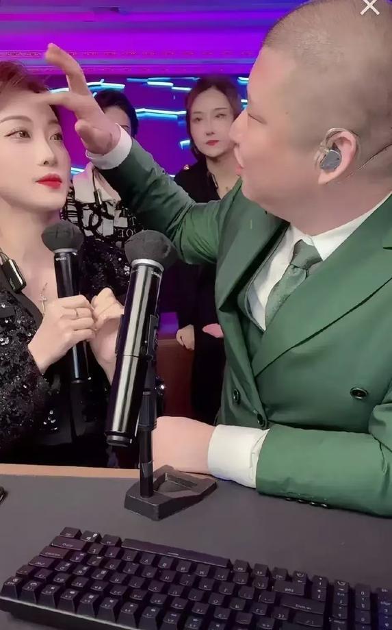 二驴团队里，最让人“害怕”的，不是驴总，而是桐桐那个从不露脸的老公。全网都在磕