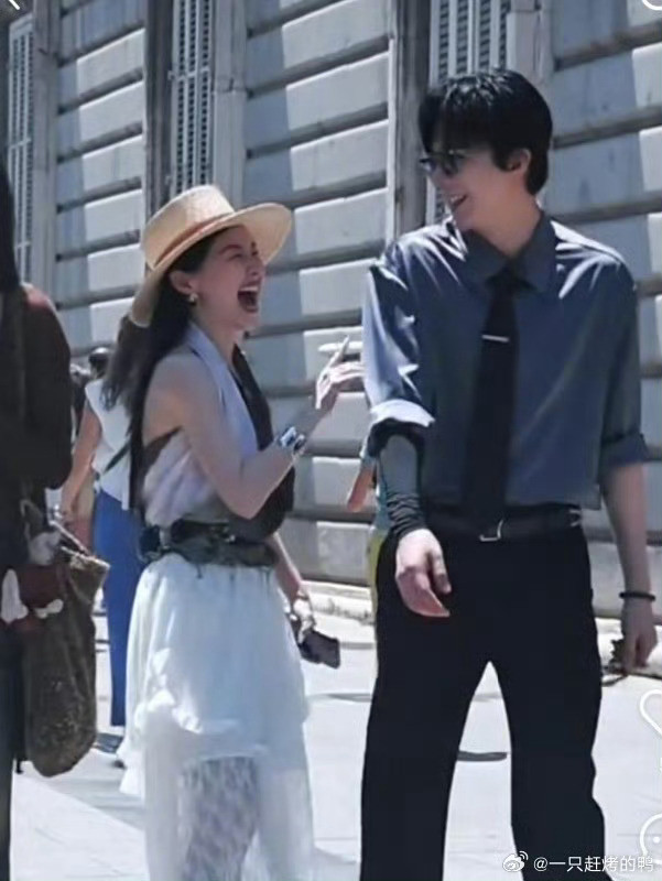 原来金靖的舞蹈老师是刘宇宁真的被这个联动笑到了！难怪看金靖跳舞总觉得又魔性又眼