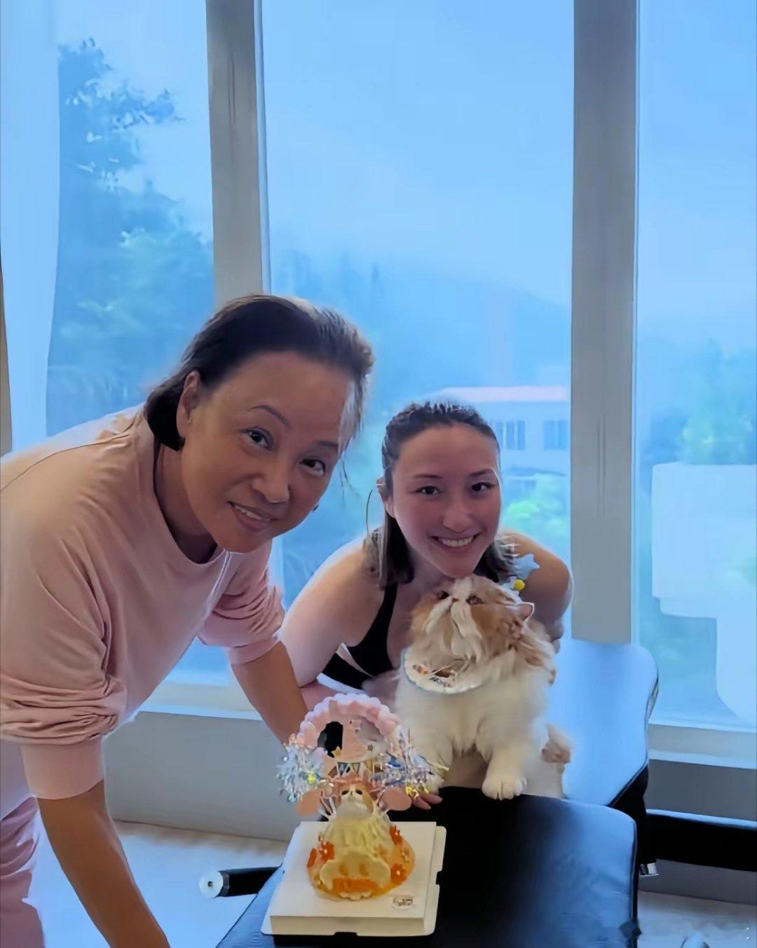 发现了吗？妈妈的眼界与胸怀着实重要，俗话说“爹搓搓一个，娘熊熊一窝”，三房可谓全