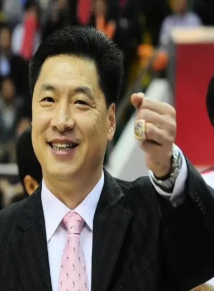 山西男篮也初露王朝之相。去年，一手把李春江打入冷宫的推手辞职后，李春江已经有焕发