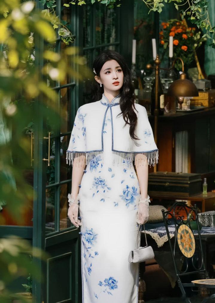 王楚然穿旗袍越素越美从柳惜音到旗袍名场面，王楚然的古典气质从来没掉线过，素衣衬美