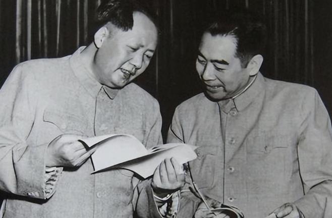 关于周总理，有个奇怪的现象，就是他从来都没有叫毛主席叫过“老毛”，现在有很多电视