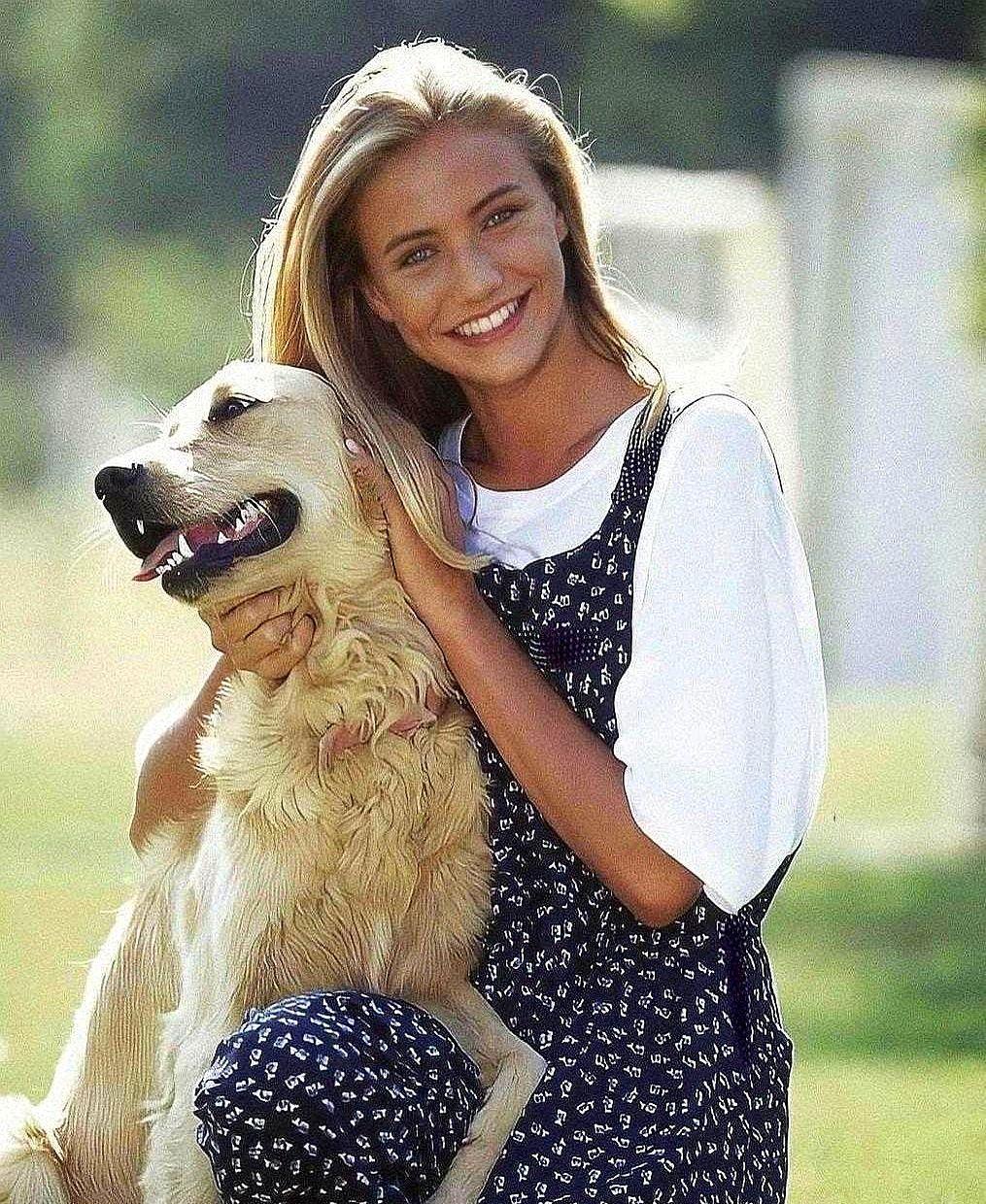 1994年，卡梅隆·迪亚茨进组试镜，连剧本都没背全。金·凯瑞突然凑近逗她，她愣