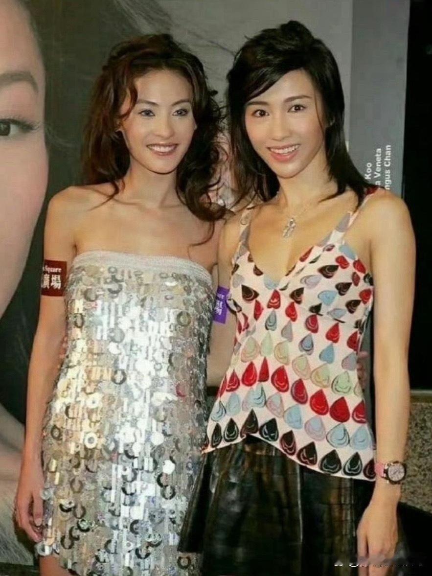 黎姿和张柏芝当年站在一起合照，那时候还没有美颜滤镜​
