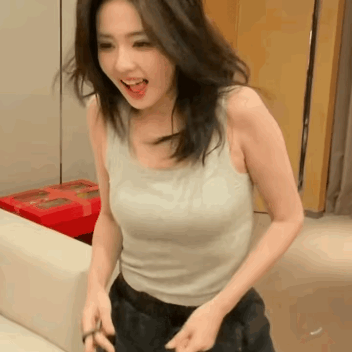 话说白鹿一出场真的惊到我了这身材跟我想象的完全不一样！一直以为白鹿这种小脸的美