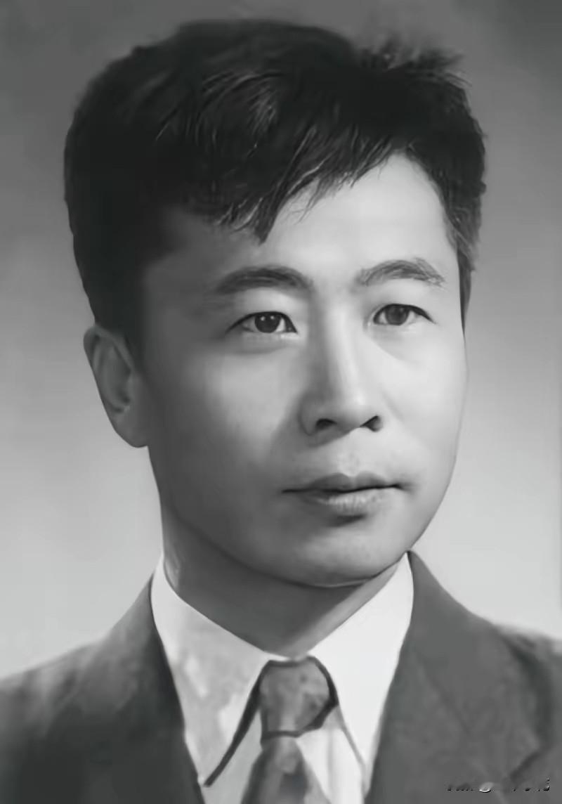 1957年，一本叫《林海雪原》的新书爆火，罗荣桓元帅看完后，一拍桌子：“这个作者