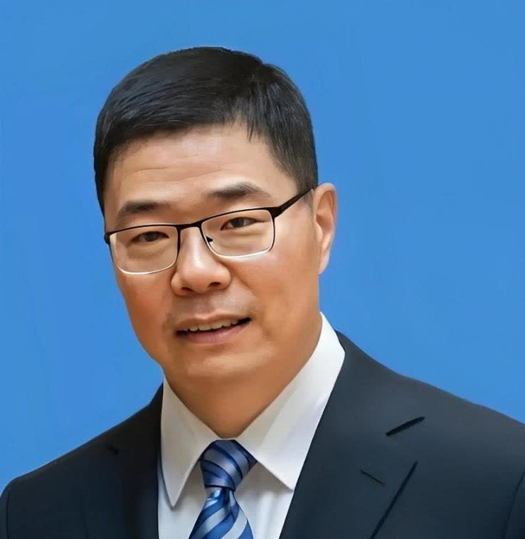 主要责任在篮协，郭振明当主席后，第一时间用宫鲁鸣的篮协副主席换给了一个女篮主教练