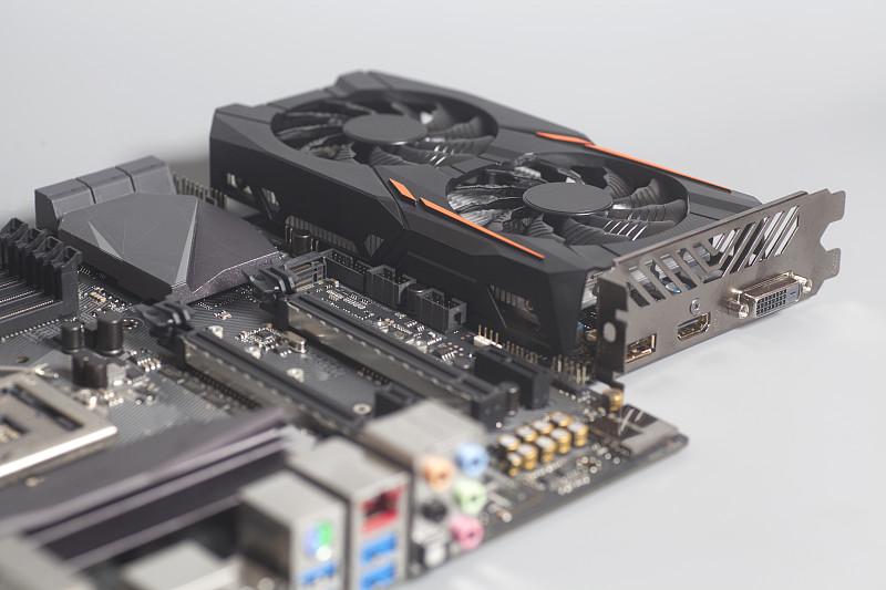 老黄刀法最差的一季！GTX1080Ti800元内无敌藏在二手显卡圈里，很少