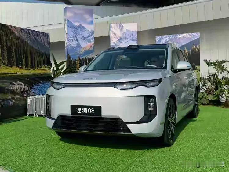 “老王，你那八手奥拓呢？”“卖了，换海狮08了。”“你疯了？股神不开车，