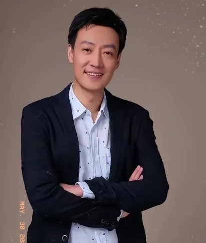 辛柏青说，我和媛媛结婚后就和老丈人丈母娘住在一起，现在和丈母娘同住的年轻人有几个