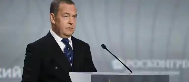 最近，俄罗斯前总统梅德韦杰夫公开警告芬兰，与俄对抗可能导致其永久覆灭。他告诫芬兰