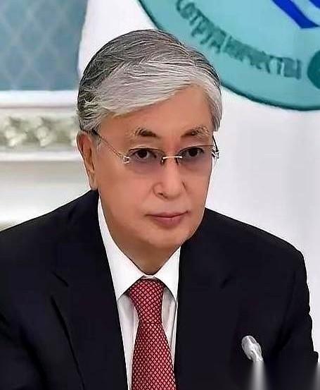 🐰哈萨克斯坦，一度以为自己是牌桌上最聪明的玩家，结果一圈下来才发现，自己不