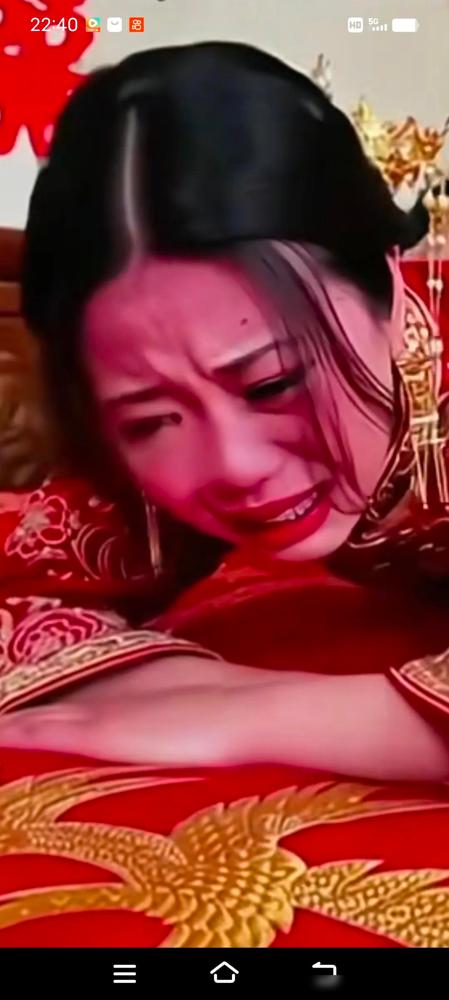 傻脸了吧！新娘结婚当日听闺蜜的话，要上下车费8万8，不给别上车结婚，新娘见到新郎