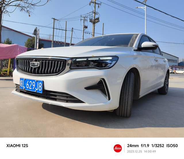 吉利帝豪车主买了半年了，一点毛病没有这车颜值在线价格便宜，是一款好车