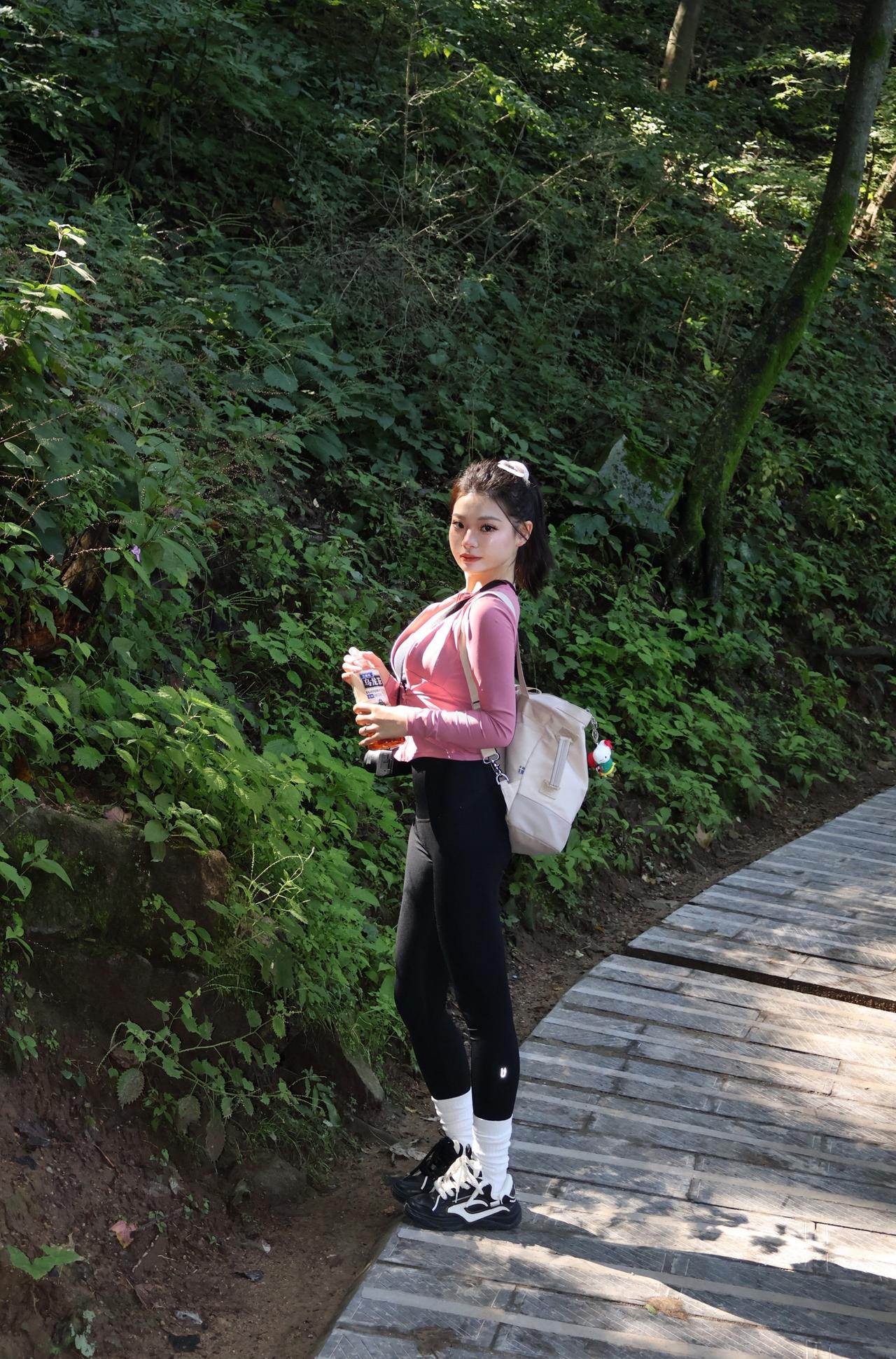 撸猫+爬山+赏云海，南五台一日游爽翻啦🥳家人们，去了一趟南五台，我愿称它为“