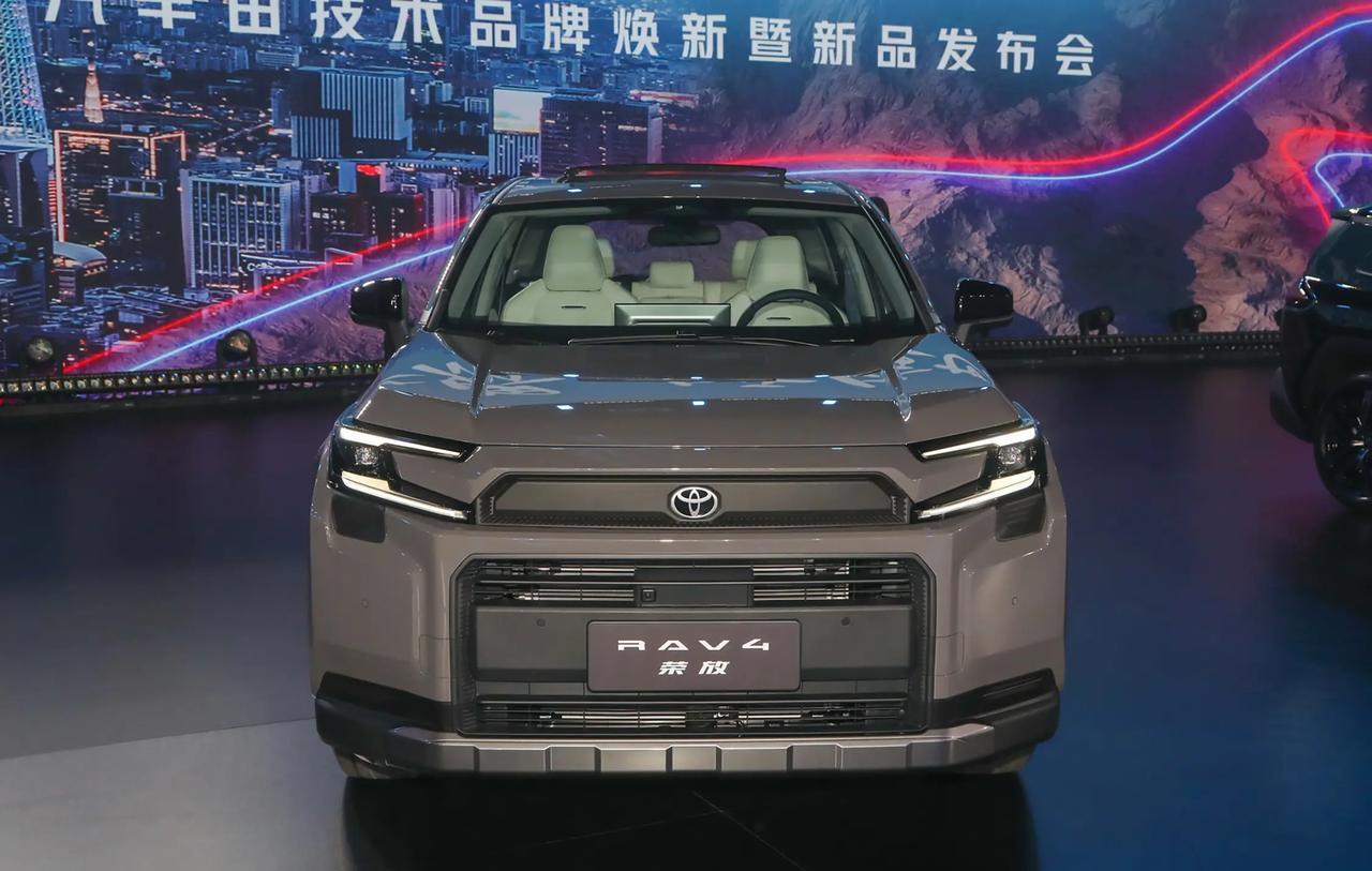 14万3就能把混动四驱SUV开回家，我上周陪朋友去4S店，销售直接甩出“双十二”