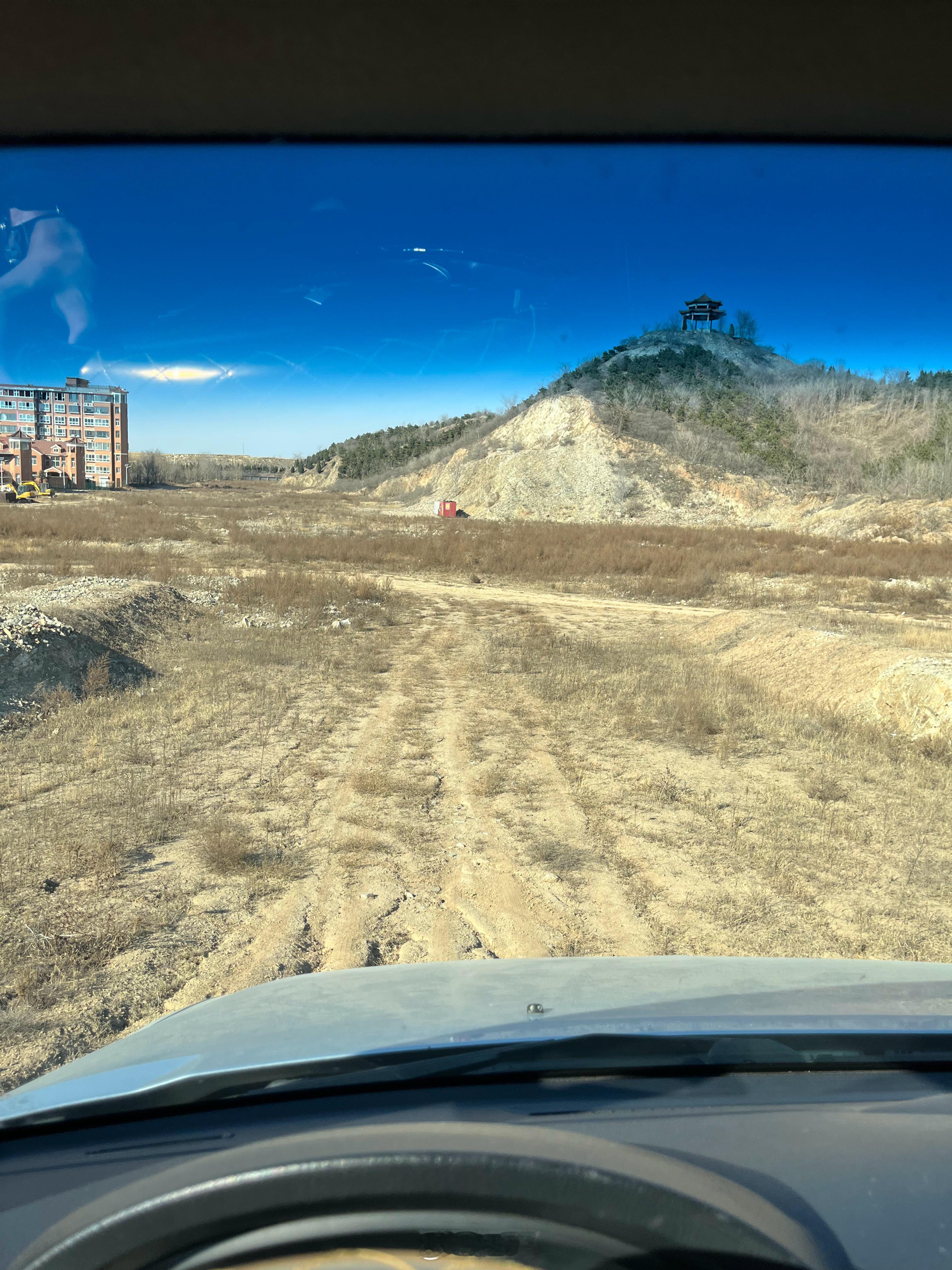 我有个亲戚月薪6000多，当时买车的时候给他推荐丰田混动不喜欢，后面为了诗和远方