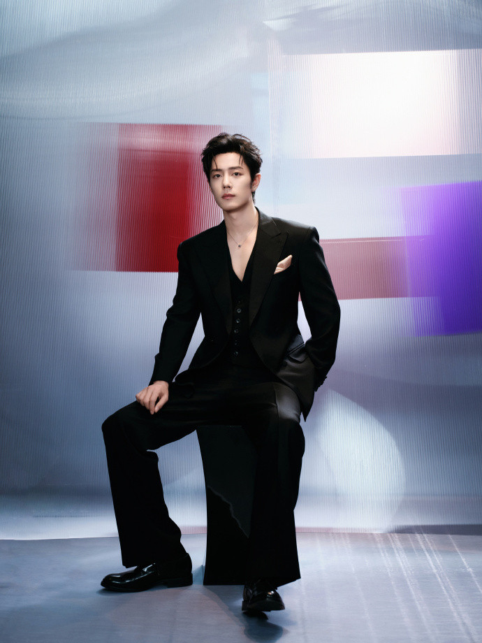 肖战今日份Nars活动造型出图！稍后见！