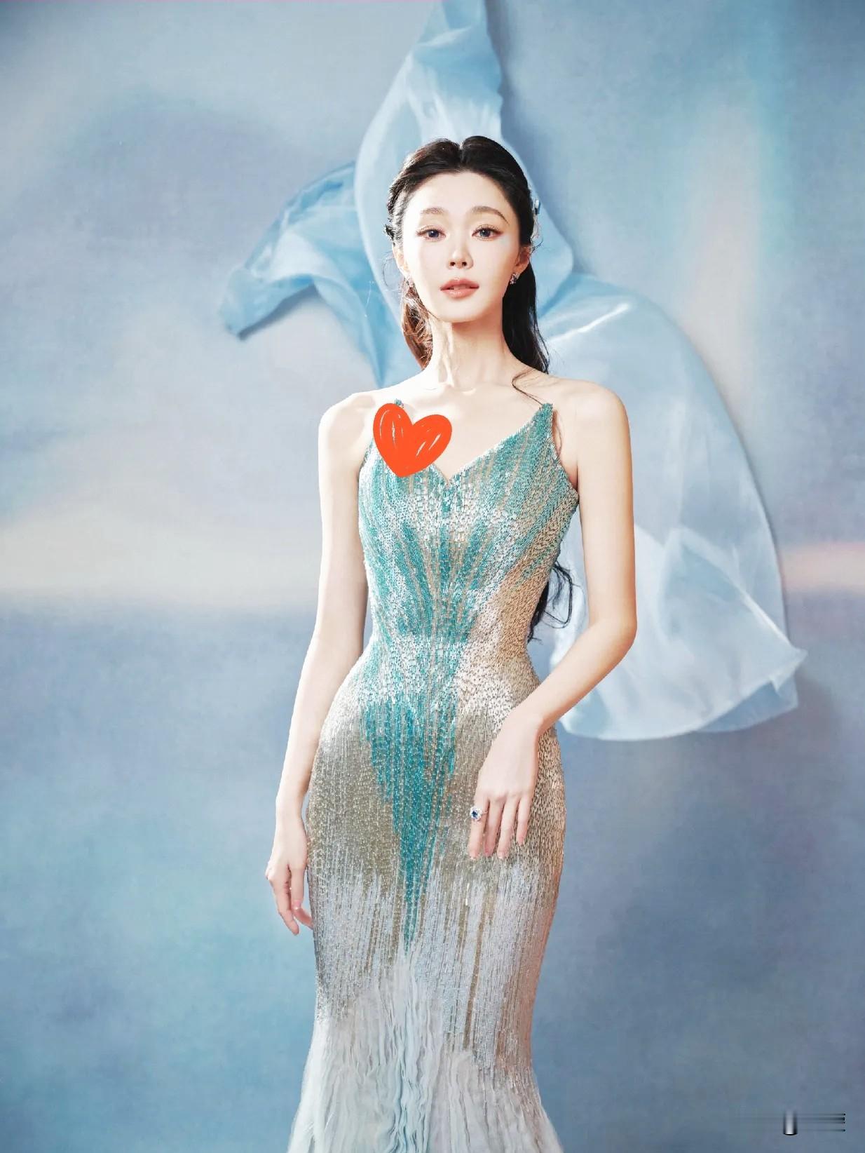 我最不能理解的人，就是宋轶了，她都36岁了，法令纹，小肚子，眼周老化这些竟然