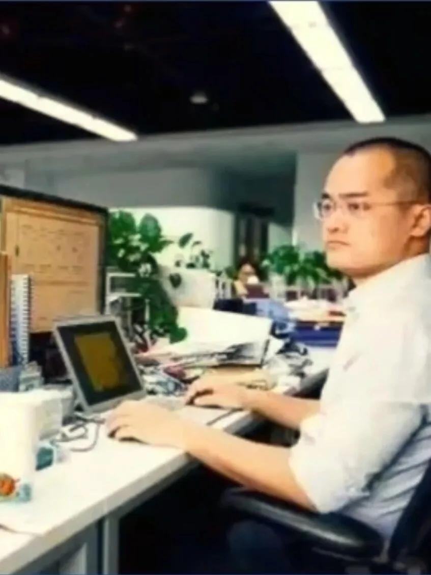 美团老板王兴突然改口，不允许员工叫他兴哥，王兴解释说要减少公司的“登味”，为了打