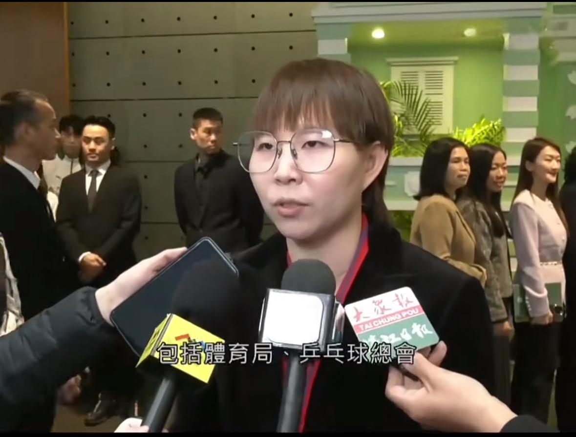 恭喜朱雨玲获得澳门体育功勋奖1月30日，国乒前世界排名第一的朱雨玲在代表澳门出