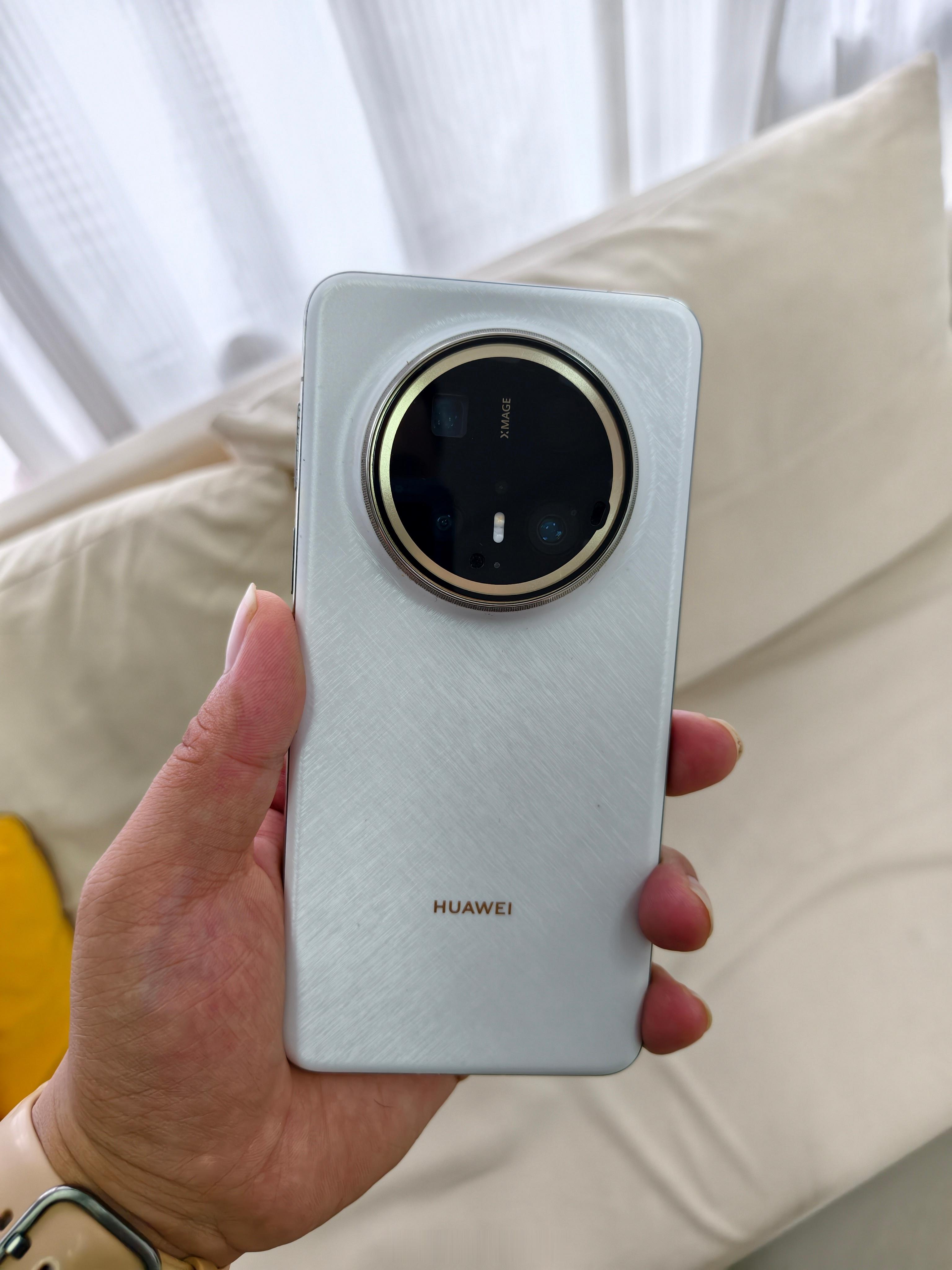 据说Mate90系列外观会延用实心圆设计，旗舰的经典的外观，那我的Mate7