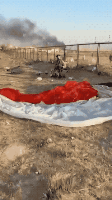 笑喷了：美军飞行员被击落跳伞差点被科威特人拿大棒子打死，这方面美国应该学中华民国