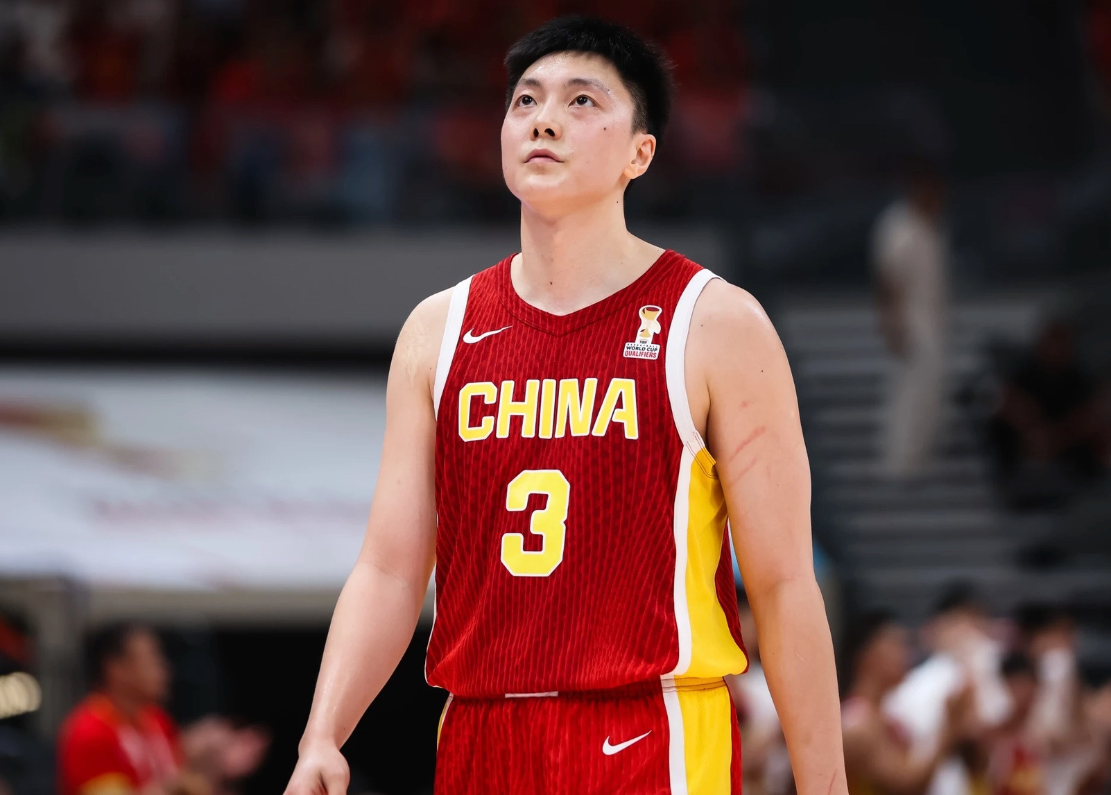据多位媒体人透露，中国男篮结束亚运会赛事后，全体队员都要针对本次亚运会的失利撰写书面总结，这是一项颇