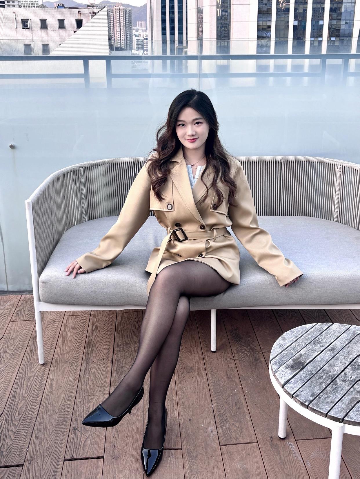 什么是女人的气质和魅力?有良好的仪态，站坐走都有姿态。