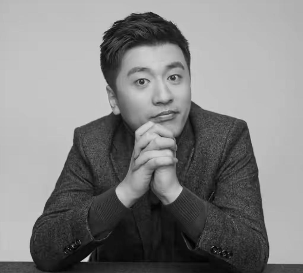 人生在世，做不到人人都能喜欢，张雪峰就是这样。有人说他是割韭菜，名声起来以后