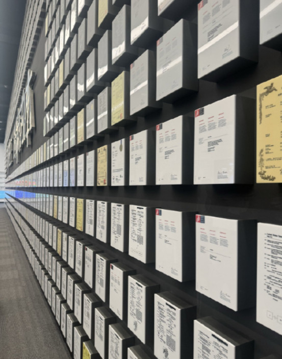 印度企业家参观中方车间，对一墙照片震惊不已，感慨这就是格斗场！2026年5月，印