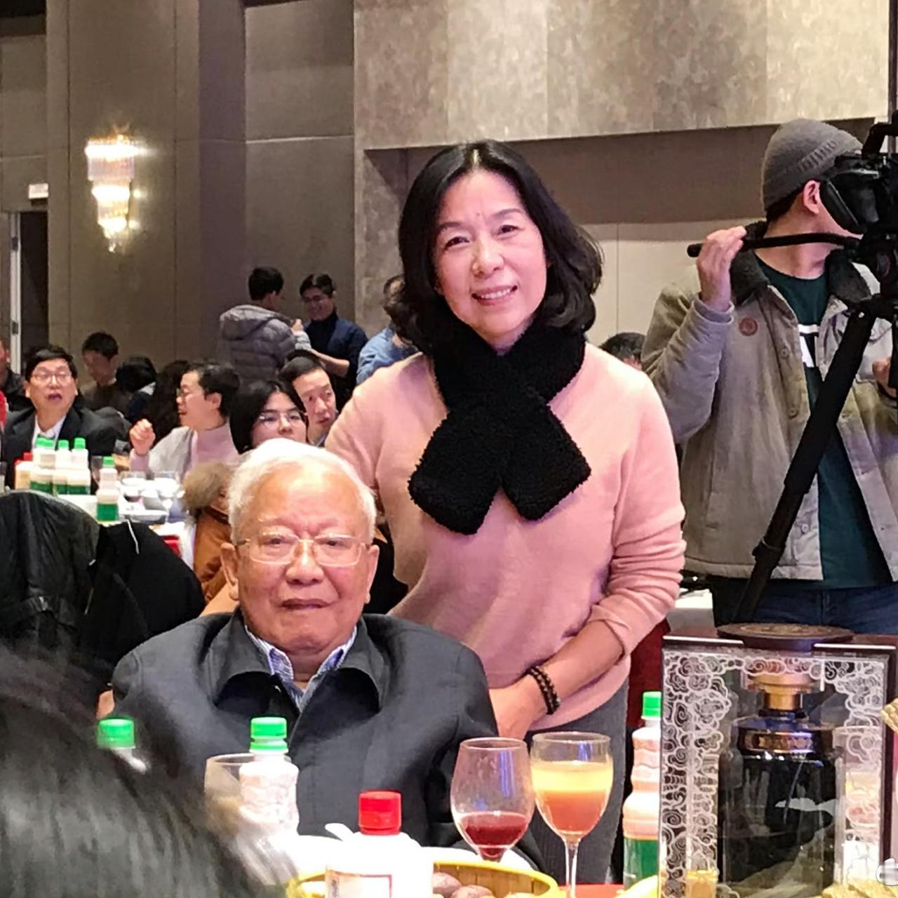 2020年，曾在“姚迁事件”中受到处分的胡福明，一张罕见的留影，当时的他已经八十