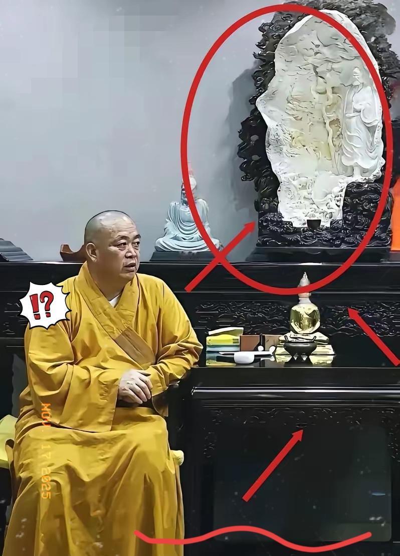 释永信的珍藏真是越扒越有料，本以为云锦袈裟，珍藏级佛珠已经够稀罕了，没想到还