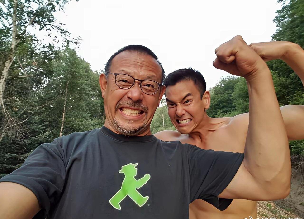 姜文为了满足小15岁的妻子现在天天健身​姜文第二任妻子周韵比他小15岁。​​