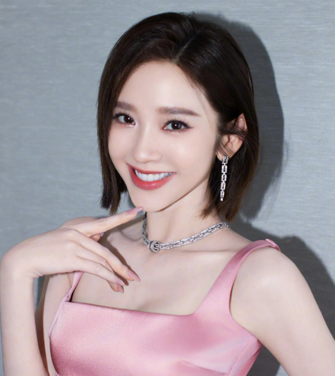 一向低调的张若昀在社交平台发文仅12分钟就收获1万点赞，甚至还获得了1570条